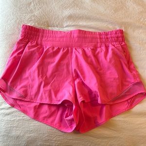 LULU SHORTS- hotty hots- size 8 2.5 inch high rise!